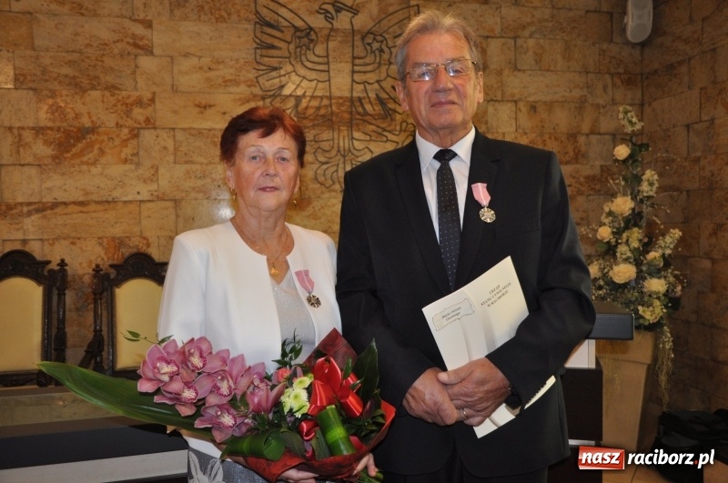 Zdjęcie w galerii na portalu naszraciborz.pl: Złote gody w Raciborzu. Ten medal jest wyjątkowy. Można go zdobyć tylko we dwoje  wiadomości z regionu
