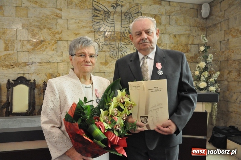 Zdjęcie w galerii na portalu naszraciborz.pl: Złote gody w Raciborzu. Ten medal jest wyjątkowy. Można go zdobyć tylko we dwoje  wiadomości z regionu