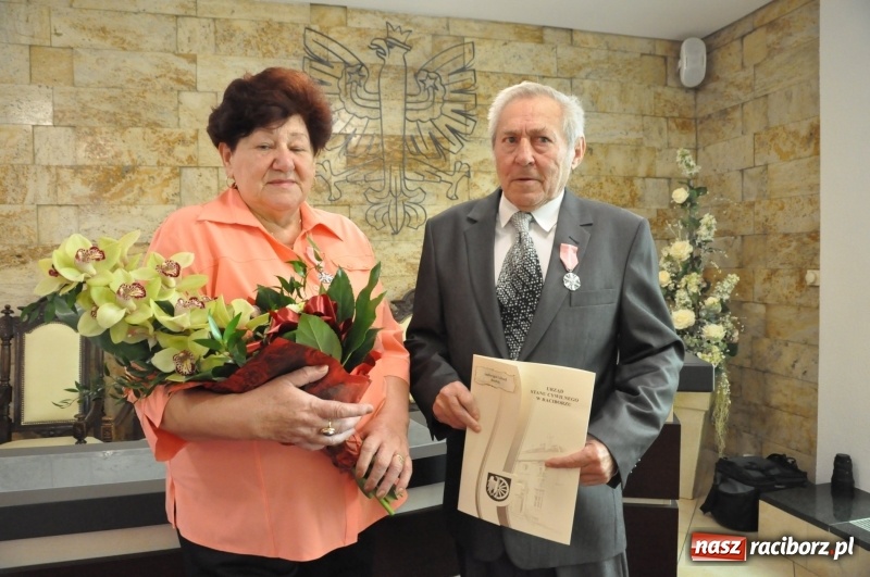 Zdjęcie w galerii na portalu naszraciborz.pl: Złote gody w Raciborzu. Ten medal jest wyjątkowy. Można go zdobyć tylko we dwoje  wiadomości z regionu