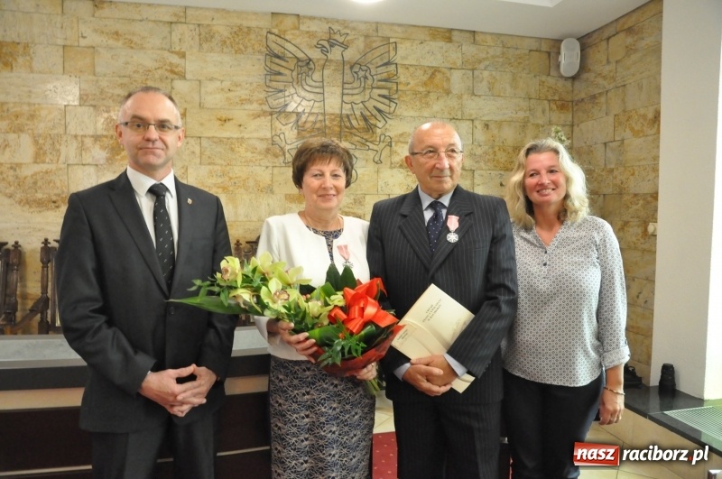 Zdjęcie w galerii na portalu naszraciborz.pl: Złote gody w Raciborzu. Ten medal jest wyjątkowy. Można go zdobyć tylko we dwoje  wiadomości z regionu