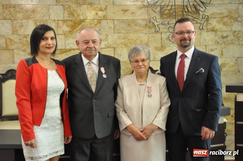 Zdjęcie w galerii na portalu naszraciborz.pl: Złote gody w Raciborzu. Ten medal jest wyjątkowy. Można go zdobyć tylko we dwoje  wiadomości z regionu