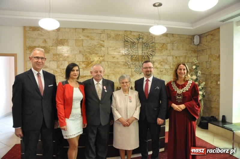 Zdjęcie w galerii na portalu naszraciborz.pl: Złote gody w Raciborzu. Ten medal jest wyjątkowy. Można go zdobyć tylko we dwoje  wiadomości z regionu