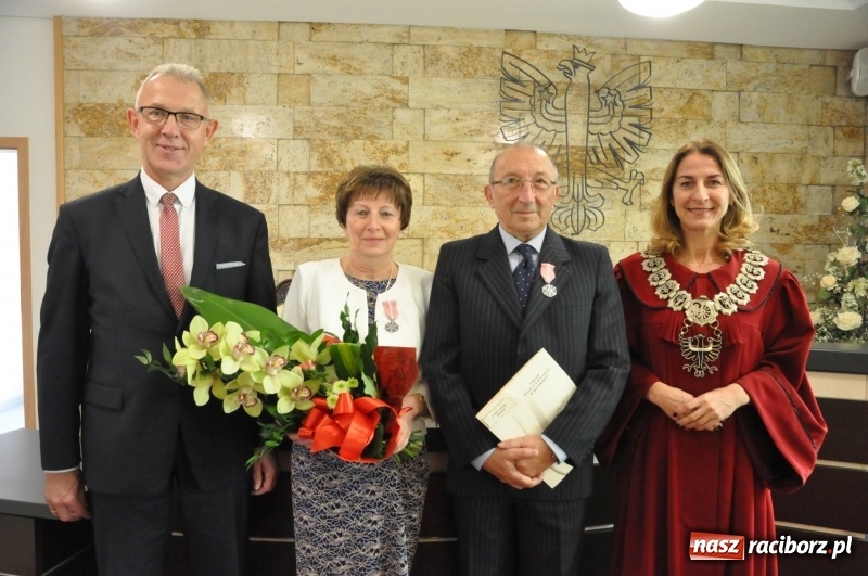 Zdjęcie w galerii na portalu naszraciborz.pl: Złote gody w Raciborzu. Ten medal jest wyjątkowy. Można go zdobyć tylko we dwoje  wiadomości z regionu