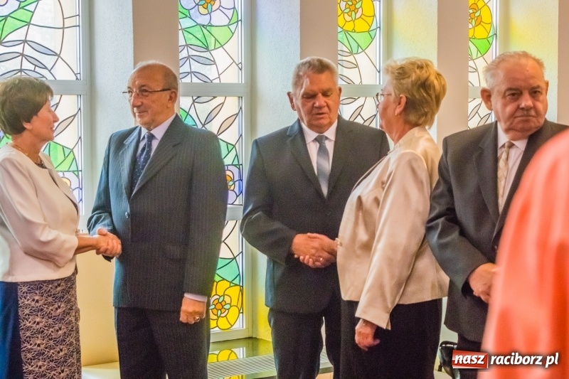 Zdjęcie w galerii na portalu naszraciborz.pl: Złote gody w Raciborzu. Ten medal jest wyjątkowy. Można go zdobyć tylko we dwoje  wiadomości z regionu