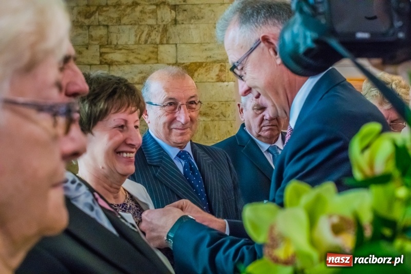 Zdjęcie w galerii na portalu naszraciborz.pl: Złote gody w Raciborzu. Ten medal jest wyjątkowy. Można go zdobyć tylko we dwoje  wiadomości z regionu