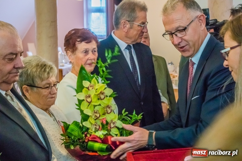 Zdjęcie w galerii na portalu naszraciborz.pl: Złote gody w Raciborzu. Ten medal jest wyjątkowy. Można go zdobyć tylko we dwoje  wiadomości z regionu