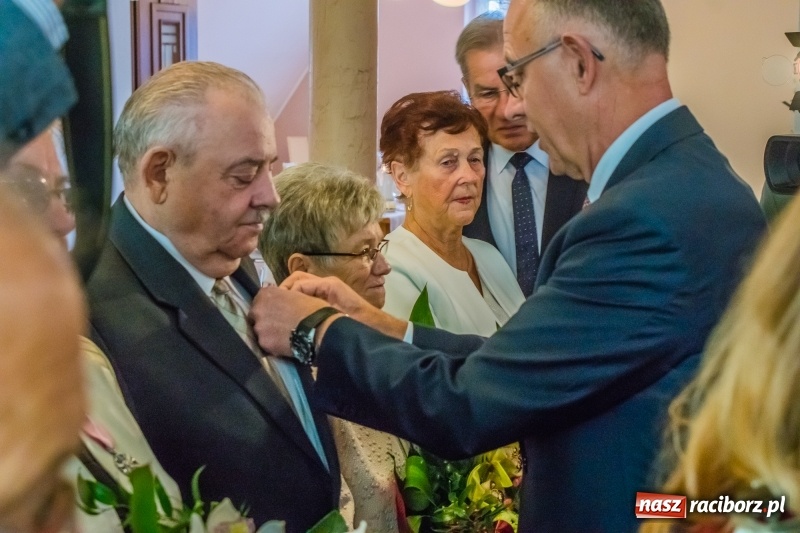 Zdjęcie w galerii na portalu naszraciborz.pl: Złote gody w Raciborzu. Ten medal jest wyjątkowy. Można go zdobyć tylko we dwoje  wiadomości z regionu