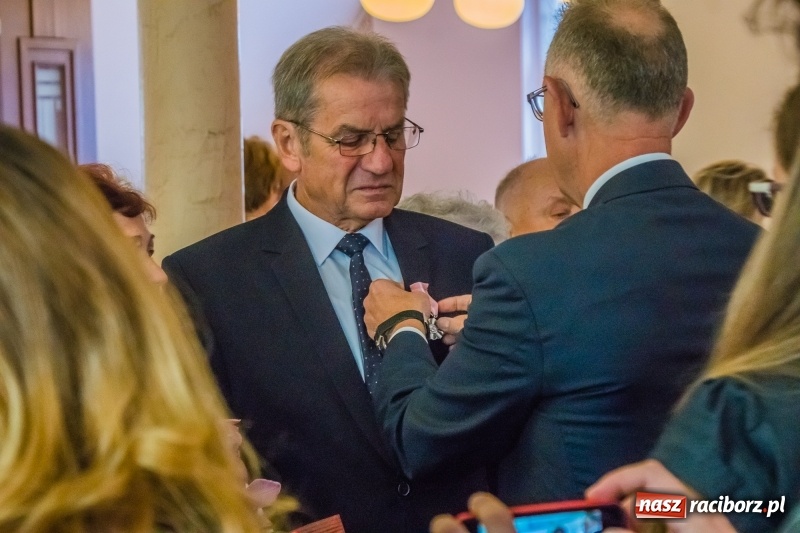 Zdjęcie w galerii na portalu naszraciborz.pl: Złote gody w Raciborzu. Ten medal jest wyjątkowy. Można go zdobyć tylko we dwoje  wiadomości z regionu