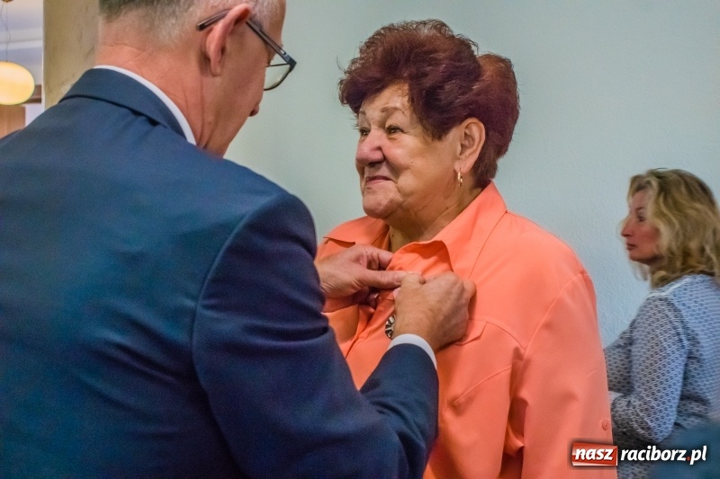 Zdjęcie w galerii na portalu naszraciborz.pl: Złote gody w Raciborzu. Ten medal jest wyjątkowy. Można go zdobyć tylko we dwoje  wiadomości z regionu