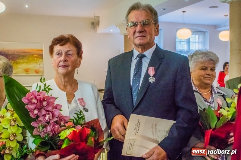 Zdjęcie w galerii na portalu naszraciborz.pl: Złote gody w Raciborzu. Ten medal jest wyjątkowy. Można go zdobyć tylko we dwoje  wiadomości z regionu