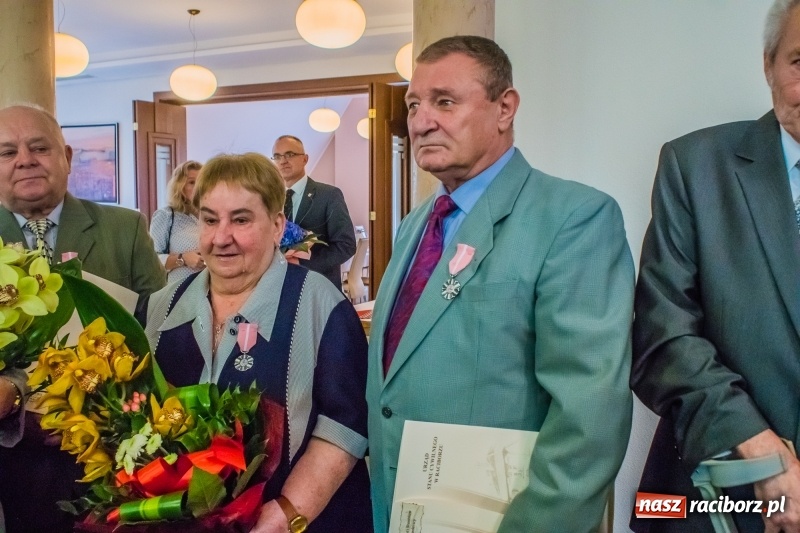 Zdjęcie w galerii na portalu naszraciborz.pl: Złote gody w Raciborzu. Ten medal jest wyjątkowy. Można go zdobyć tylko we dwoje  wiadomości z regionu