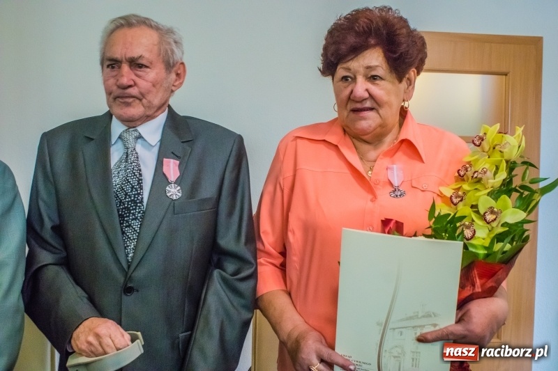 Zdjęcie w galerii na portalu naszraciborz.pl: Złote gody w Raciborzu. Ten medal jest wyjątkowy. Można go zdobyć tylko we dwoje  wiadomości z regionu