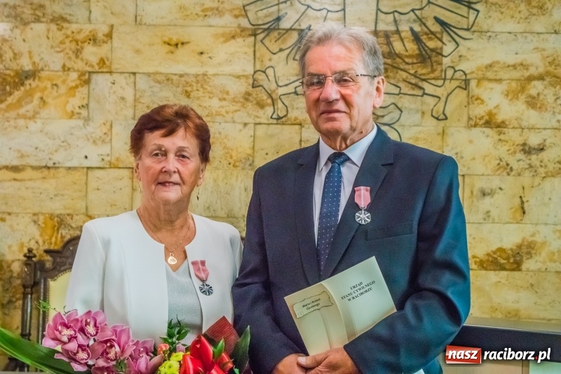 Zdjęcie w galerii na portalu naszraciborz.pl: Złote gody w Raciborzu. Ten medal jest wyjątkowy. Można go zdobyć tylko we dwoje  wiadomości z regionu