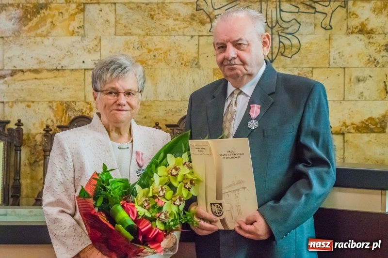 Zdjęcie w galerii na portalu naszraciborz.pl: Złote gody w Raciborzu. Ten medal jest wyjątkowy. Można go zdobyć tylko we dwoje  wiadomości z regionu