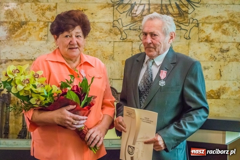 Zdjęcie w galerii na portalu naszraciborz.pl: Złote gody w Raciborzu. Ten medal jest wyjątkowy. Można go zdobyć tylko we dwoje  wiadomości z regionu