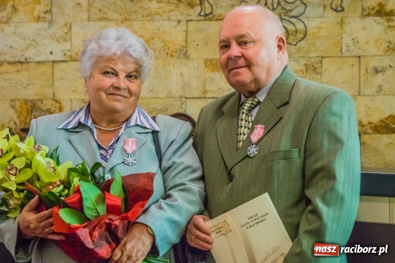 Zdjęcie w galerii na portalu naszraciborz.pl: Złote gody w Raciborzu. Ten medal jest wyjątkowy. Można go zdobyć tylko we dwoje  wiadomości z regionu