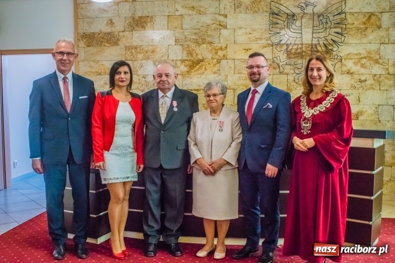 Zdjęcie w galerii na portalu naszraciborz.pl: Złote gody w Raciborzu. Ten medal jest wyjątkowy. Można go zdobyć tylko we dwoje  wiadomości z regionu