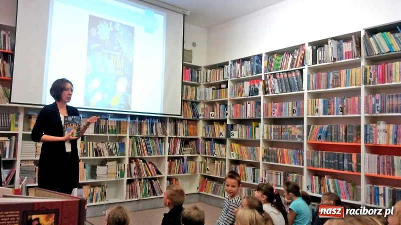 Zdjęcie w galerii na portalu naszraciborz.pl: Spotkania z pisarzami w ramach Wielkiej ligi młodych czytelników wiadomości z regionu