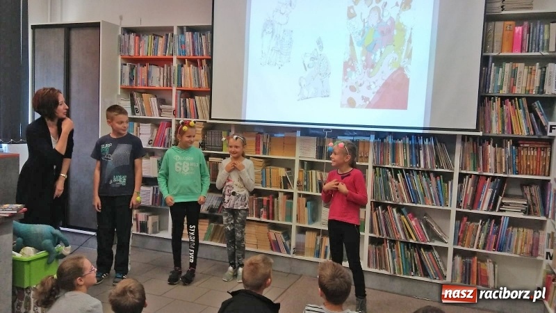 Zdjęcie w galerii na portalu naszraciborz.pl: Spotkania z pisarzami w ramach Wielkiej ligi młodych czytelników wiadomości z regionu