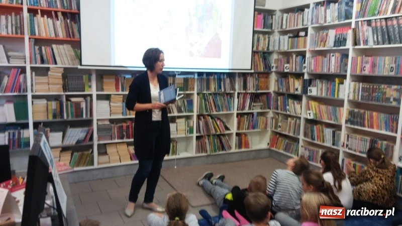 Zdjęcie w galerii na portalu naszraciborz.pl: Spotkania z pisarzami w ramach Wielkiej ligi młodych czytelników wiadomości z regionu