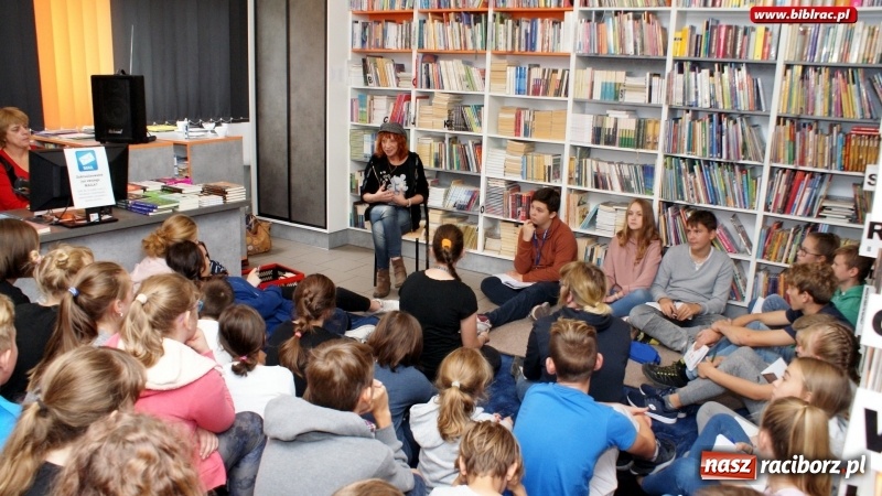 Zdjęcie w galerii na portalu naszraciborz.pl: Spotkania z pisarzami w ramach Wielkiej ligi młodych czytelników wiadomości z regionu