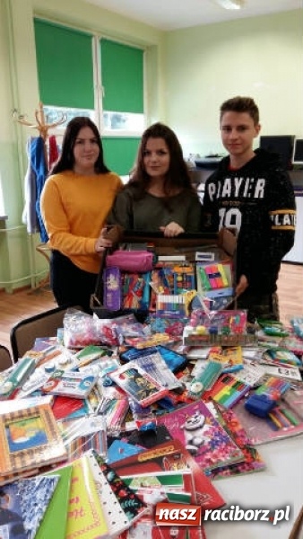Zdjęcie w galerii na portalu naszraciborz.pl: SP 15 pomaga dzieciom w Afryce wiadomości z regionu