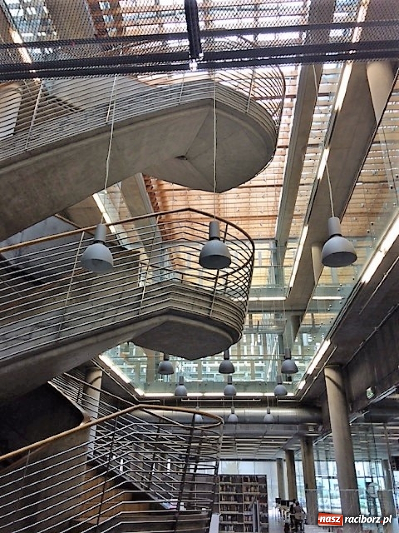 Zdjęcie w galerii na portalu naszraciborz.pl: Wizyta uczniów Liceum Plastycznego w Centrum Informacji Naukowej i Bibliotece Akademickiej w Katowicach wiadomości z regionu