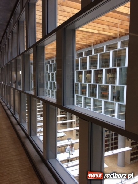 Zdjęcie w galerii na portalu naszraciborz.pl: Wizyta uczniów Liceum Plastycznego w Centrum Informacji Naukowej i Bibliotece Akademickiej w Katowicach wiadomości z regionu