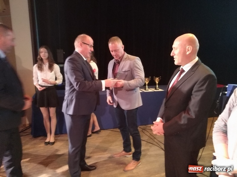 Zdjęcie w galerii na portalu naszraciborz.pl: Sport szkolny. Victoria Racibórz najlepszym klubem na Śląsku wiadomości z regionu