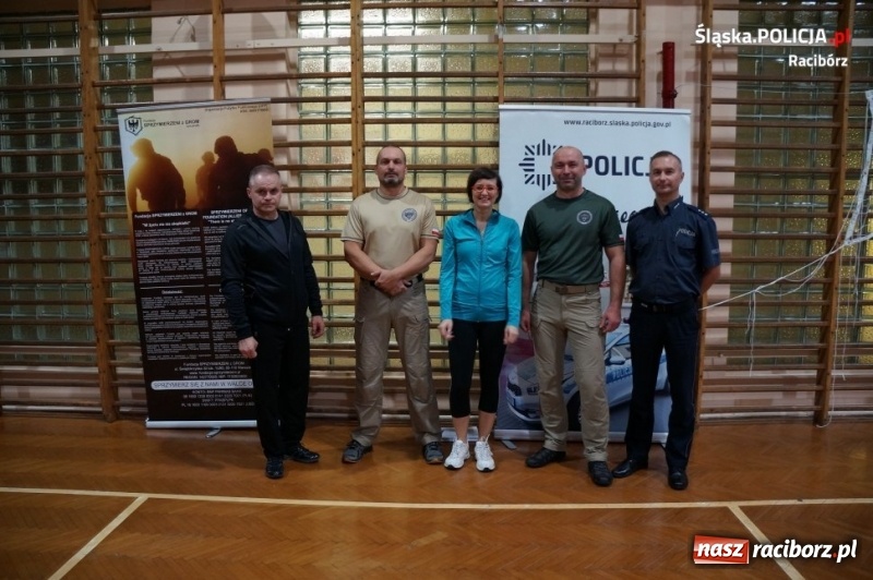 Zdjęcie w galerii na portalu naszraciborz.pl: Rozpoczęła się kolejna edycja kursu samoobrony dla kobiet wiadomości z regionu