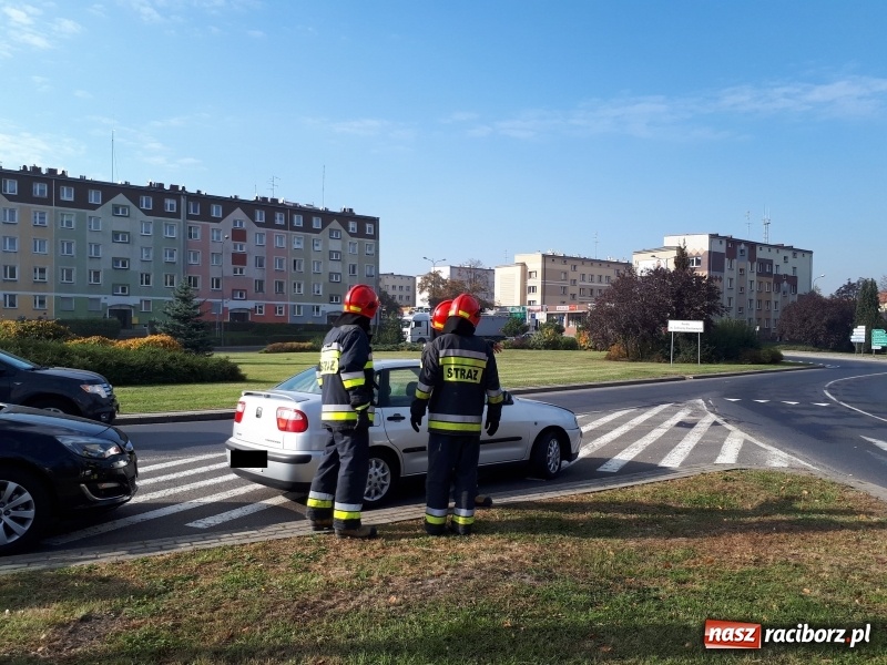 Zdjęcie w galerii na portalu naszraciborz.pl: Nie zdążył wytrzeźwieć. Spowodował kolizję na rondzie FOTO wiadomości z regionu