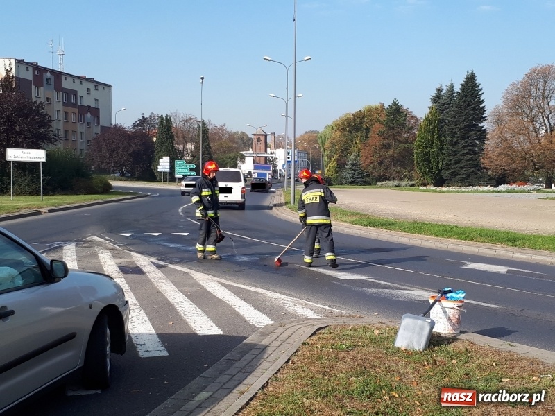 Zdjęcie w galerii na portalu naszraciborz.pl: Nie zdążył wytrzeźwieć. Spowodował kolizję na rondzie FOTO wiadomości z regionu