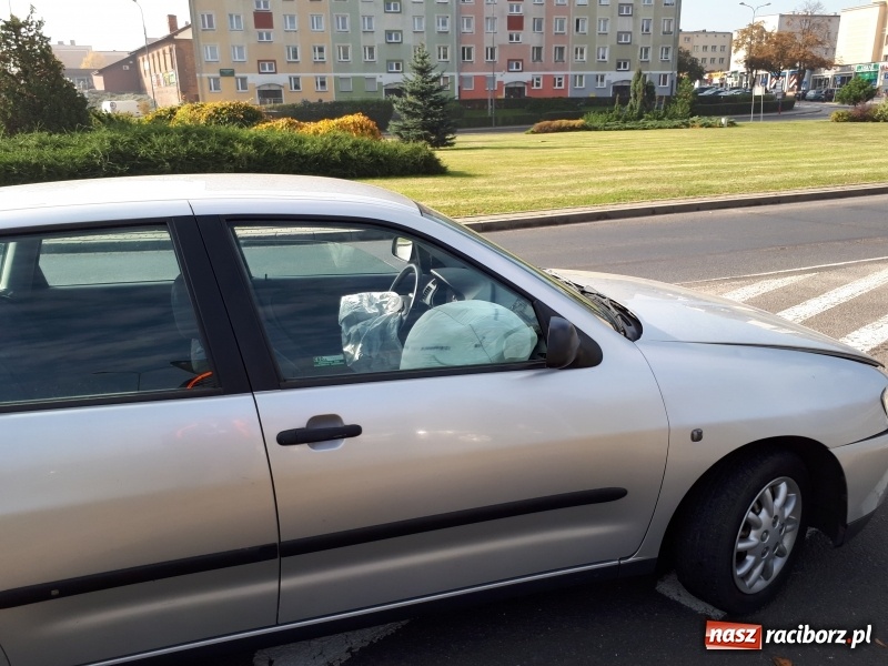 Zdjęcie w galerii na portalu naszraciborz.pl: Nie zdążył wytrzeźwieć. Spowodował kolizję na rondzie FOTO wiadomości z regionu