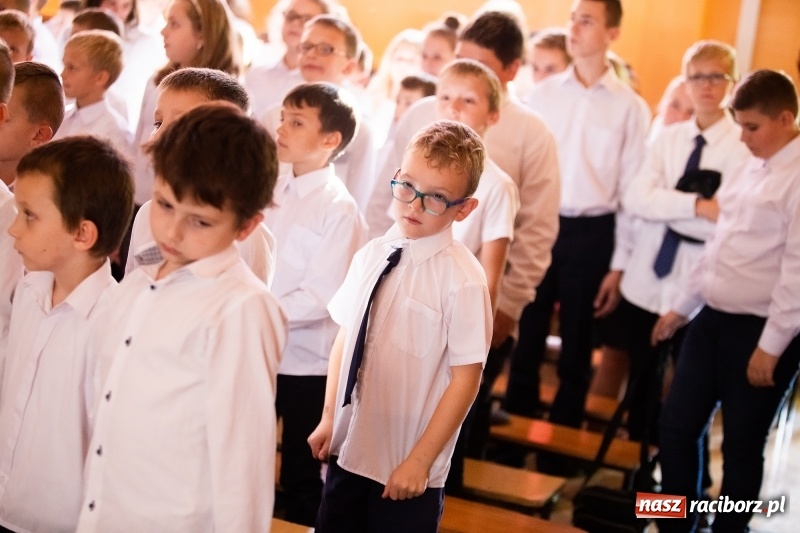 Zdjęcie w galerii na portalu naszraciborz.pl: Szkoła w Krzanowicach ma już 40 lat  wiadomości z regionu