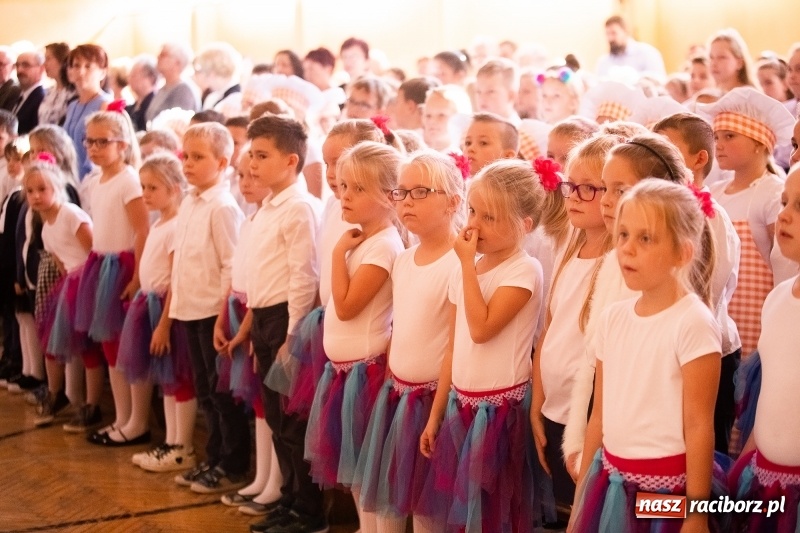 Zdjęcie w galerii na portalu naszraciborz.pl: Szkoła w Krzanowicach ma już 40 lat  wiadomości z regionu