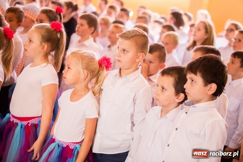 Zdjęcie w galerii na portalu naszraciborz.pl: Szkoła w Krzanowicach ma już 40 lat  wiadomości z regionu