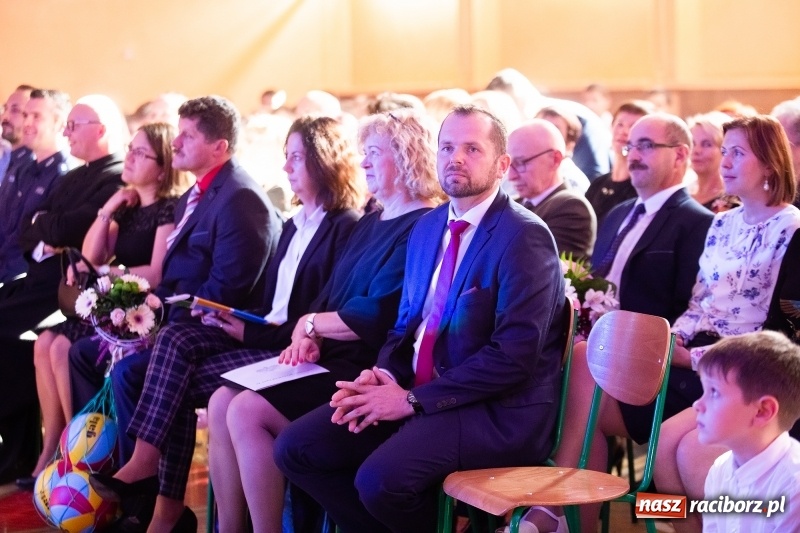 Zdjęcie w galerii na portalu naszraciborz.pl: Szkoła w Krzanowicach ma już 40 lat  wiadomości z regionu