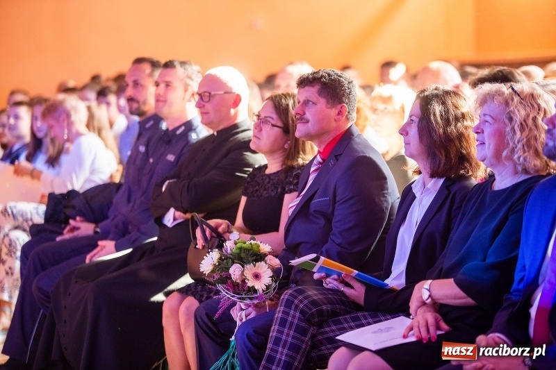 Zdjęcie w galerii na portalu naszraciborz.pl: Szkoła w Krzanowicach ma już 40 lat  wiadomości z regionu