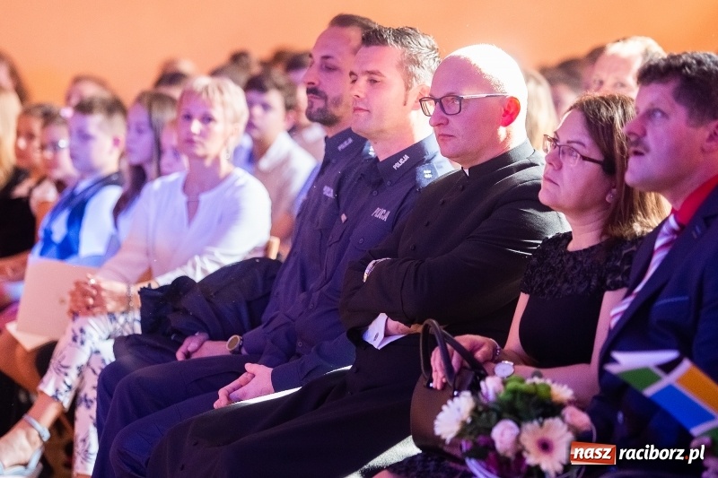 Zdjęcie w galerii na portalu naszraciborz.pl: Szkoła w Krzanowicach ma już 40 lat  wiadomości z regionu