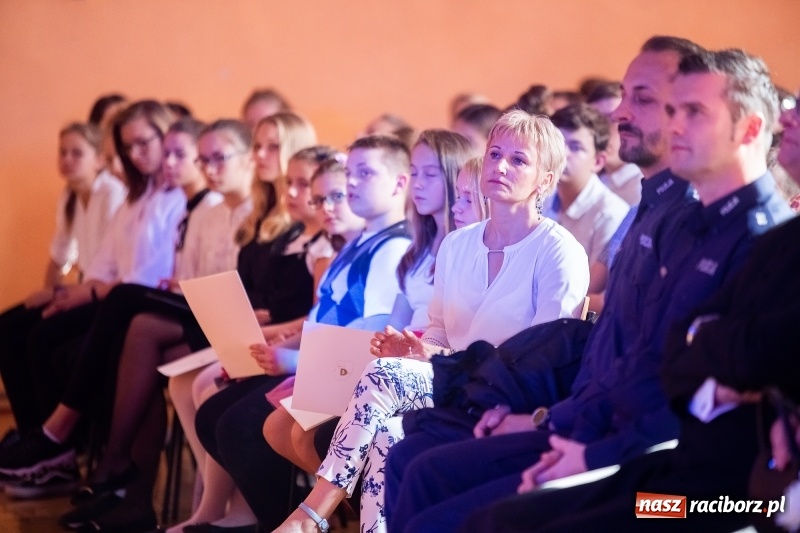 Zdjęcie w galerii na portalu naszraciborz.pl: Szkoła w Krzanowicach ma już 40 lat  wiadomości z regionu