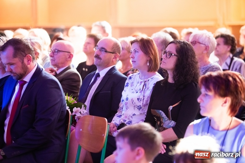 Zdjęcie w galerii na portalu naszraciborz.pl: Szkoła w Krzanowicach ma już 40 lat  wiadomości z regionu