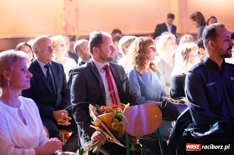 Zdjęcie w galerii na portalu naszraciborz.pl: Szkoła w Krzanowicach ma już 40 lat  wiadomości z regionu