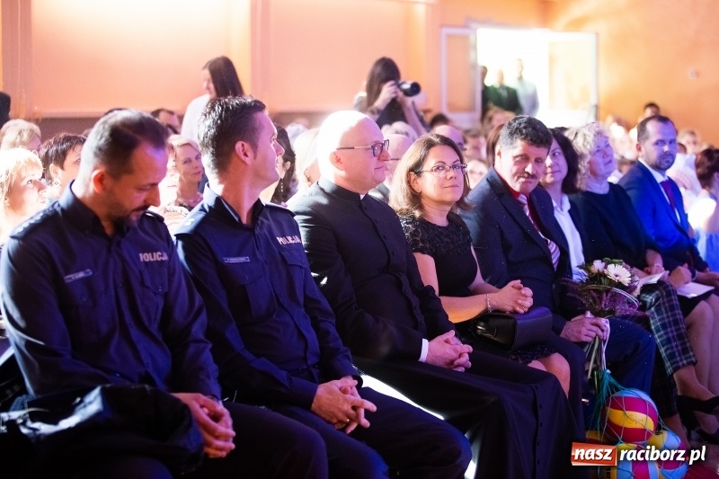 Zdjęcie w galerii na portalu naszraciborz.pl: Szkoła w Krzanowicach ma już 40 lat  wiadomości z regionu