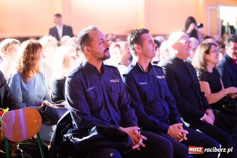 Zdjęcie w galerii na portalu naszraciborz.pl: Szkoła w Krzanowicach ma już 40 lat  wiadomości z regionu