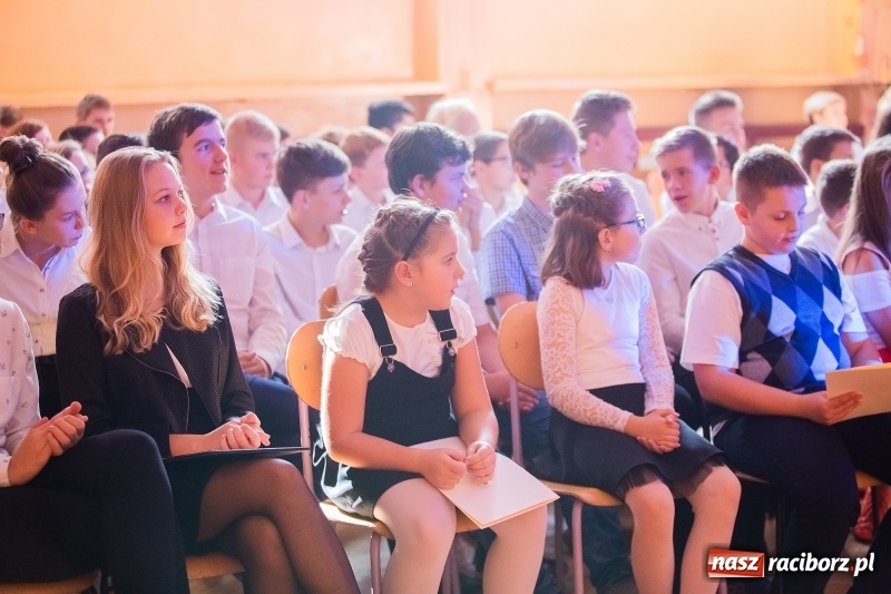 Zdjęcie w galerii na portalu naszraciborz.pl: Szkoła w Krzanowicach ma już 40 lat  wiadomości z regionu