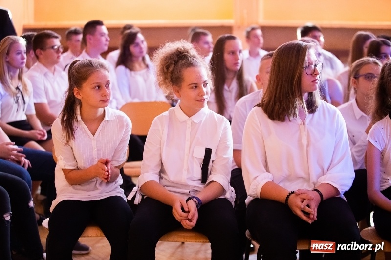 Zdjęcie w galerii na portalu naszraciborz.pl: Szkoła w Krzanowicach ma już 40 lat  wiadomości z regionu