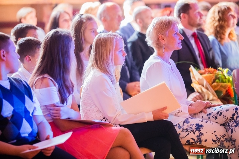 Zdjęcie w galerii na portalu naszraciborz.pl: Szkoła w Krzanowicach ma już 40 lat  wiadomości z regionu
