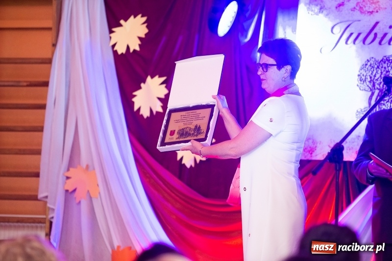 Zdjęcie w galerii na portalu naszraciborz.pl: Szkoła w Krzanowicach ma już 40 lat  wiadomości z regionu