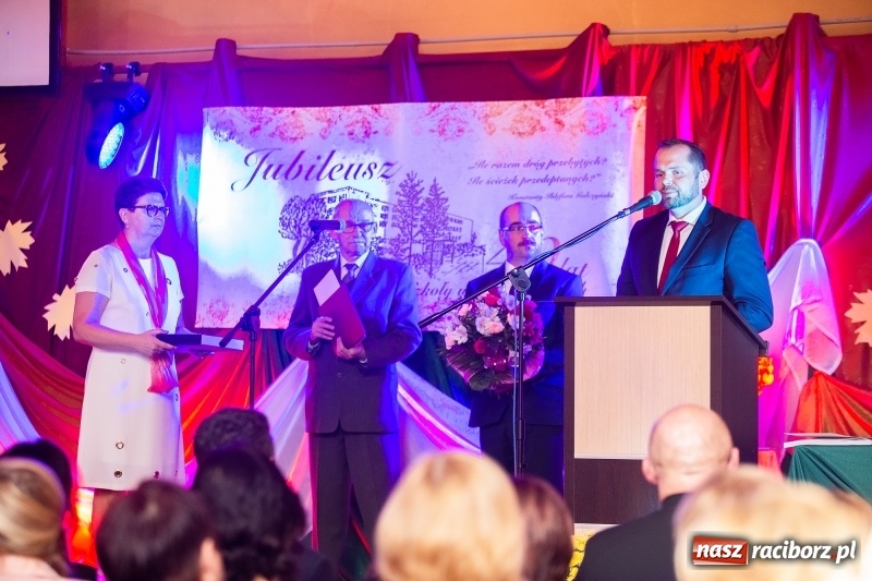 Zdjęcie w galerii na portalu naszraciborz.pl: Szkoła w Krzanowicach ma już 40 lat  wiadomości z regionu