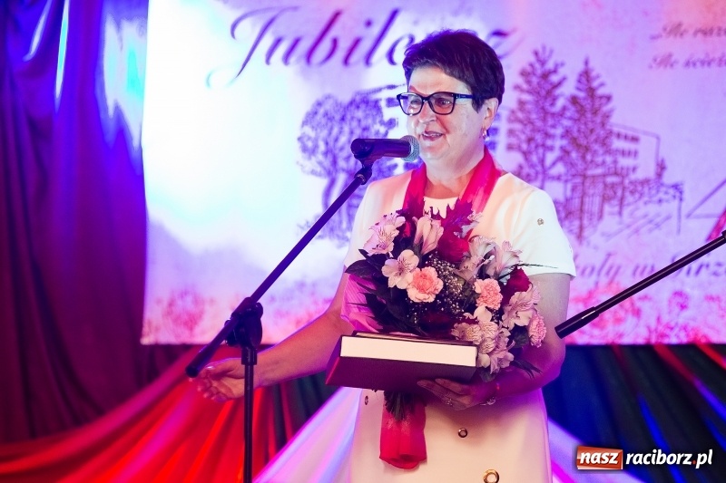 Zdjęcie w galerii na portalu naszraciborz.pl: Szkoła w Krzanowicach ma już 40 lat  wiadomości z regionu